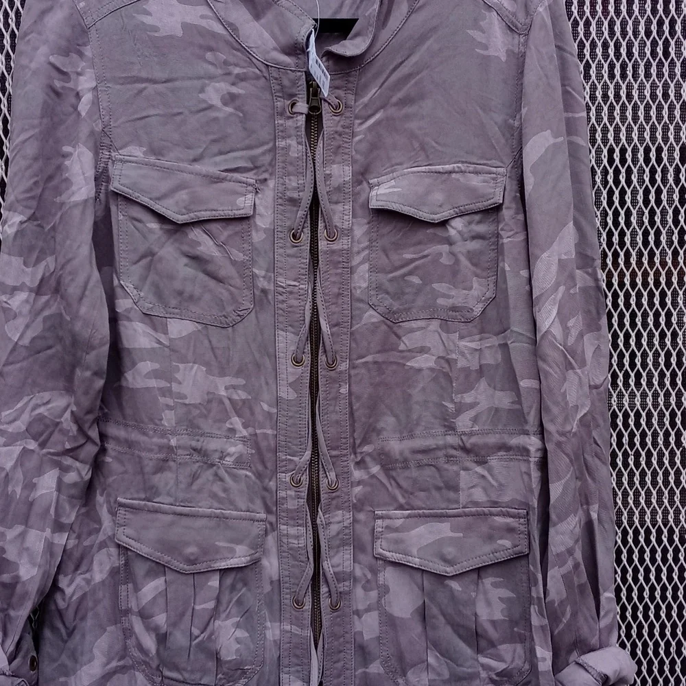 NWT Maurices Zippered Rayon Camo Thin Jacket Size L - Picture 4 of 11